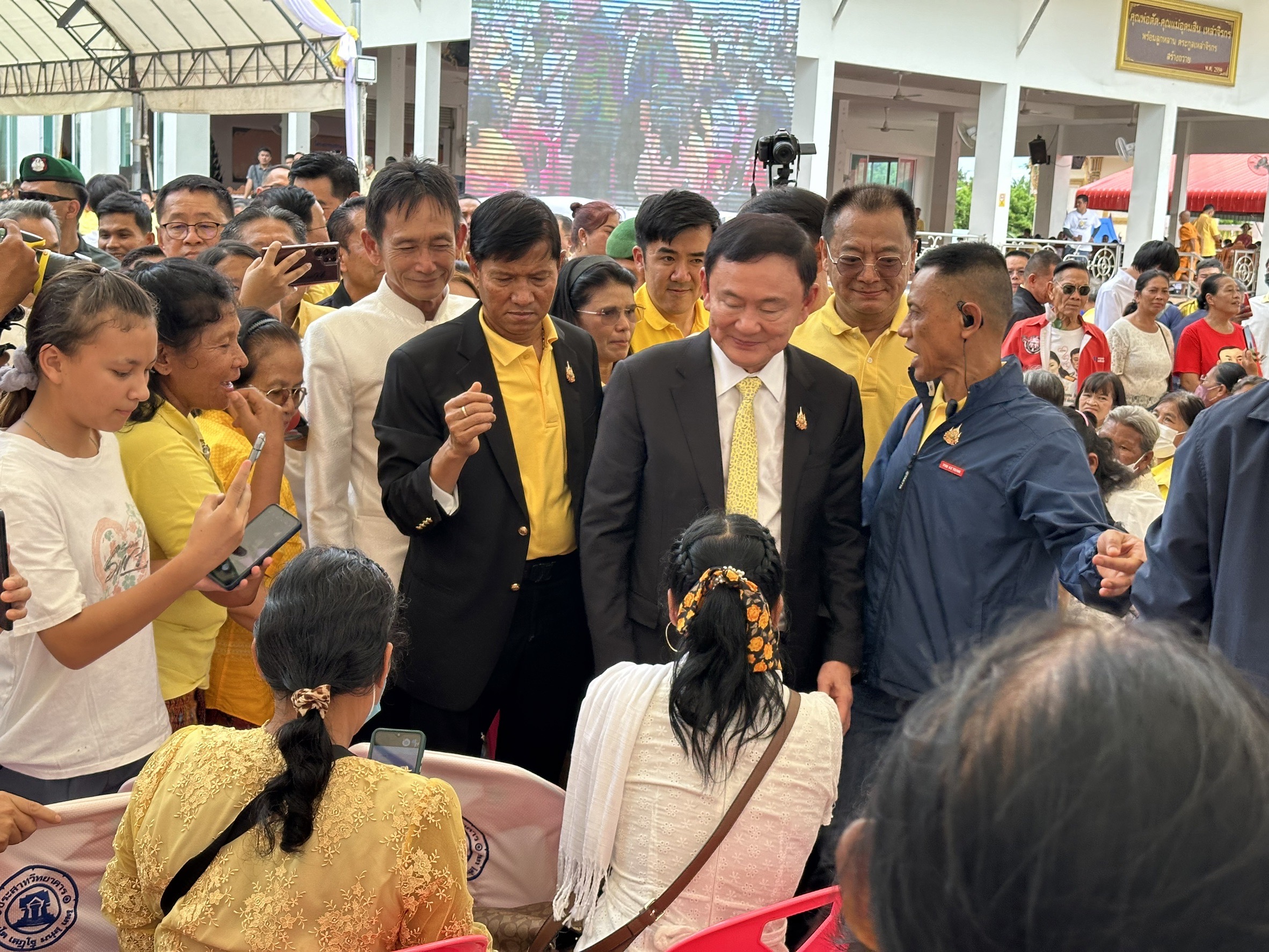 'ทักษิณ'เป็น ประธานอุปถัมภ์บรรพชาอุปสมบทโครงการเฉลิมพระเกียรติในหลวงรัชกาลที่ 10 วัดสุวรรณวิจิตร 
