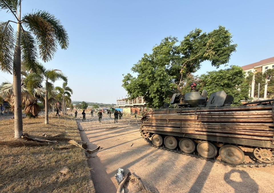ทบ.ตรึงกำลัง พร้อม M113 เสริมลวดหนาม ป้องปรามช่องจอม จ.สุรินทร์ หลังทหารกัมพูชาขาดวินัย