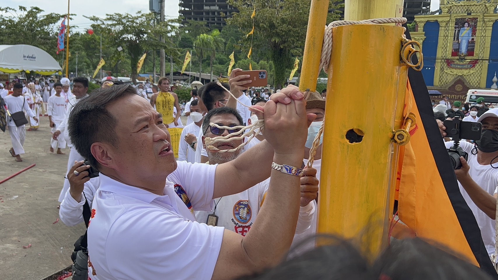 'อนุทิน'เปิดเทศกาลถือศีลกินผักจังหวัดระนอง จุดประทัดร้อยสายต้อนรับ "องค์เทพเจ้า"