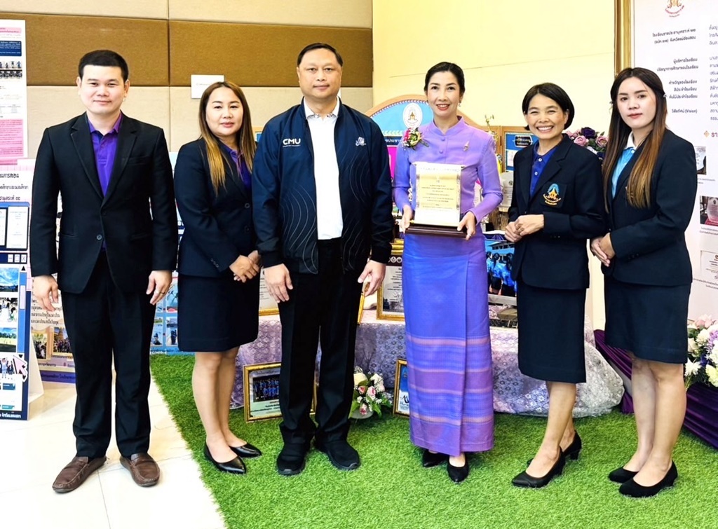 รร.ราชประชานุเคราะห์ 22 รับรางวัลโรงเรียนดีเด่นแห่งชาติ ในงานสัมมนาวิชาการแห่งชาติครั้งที่ 37