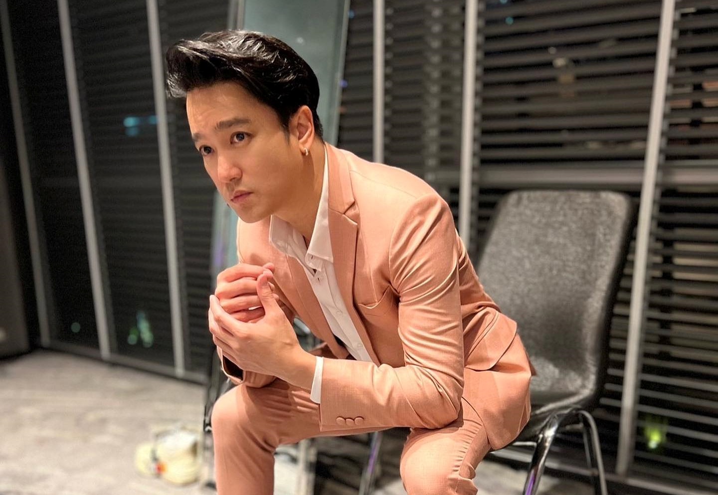 "เอ๊ะ จิรากร" โพสต์หลังโดนต่อยหน้า "รักในผลงาน - ตัวศิลปิน ควรให้เกียรติกัน"