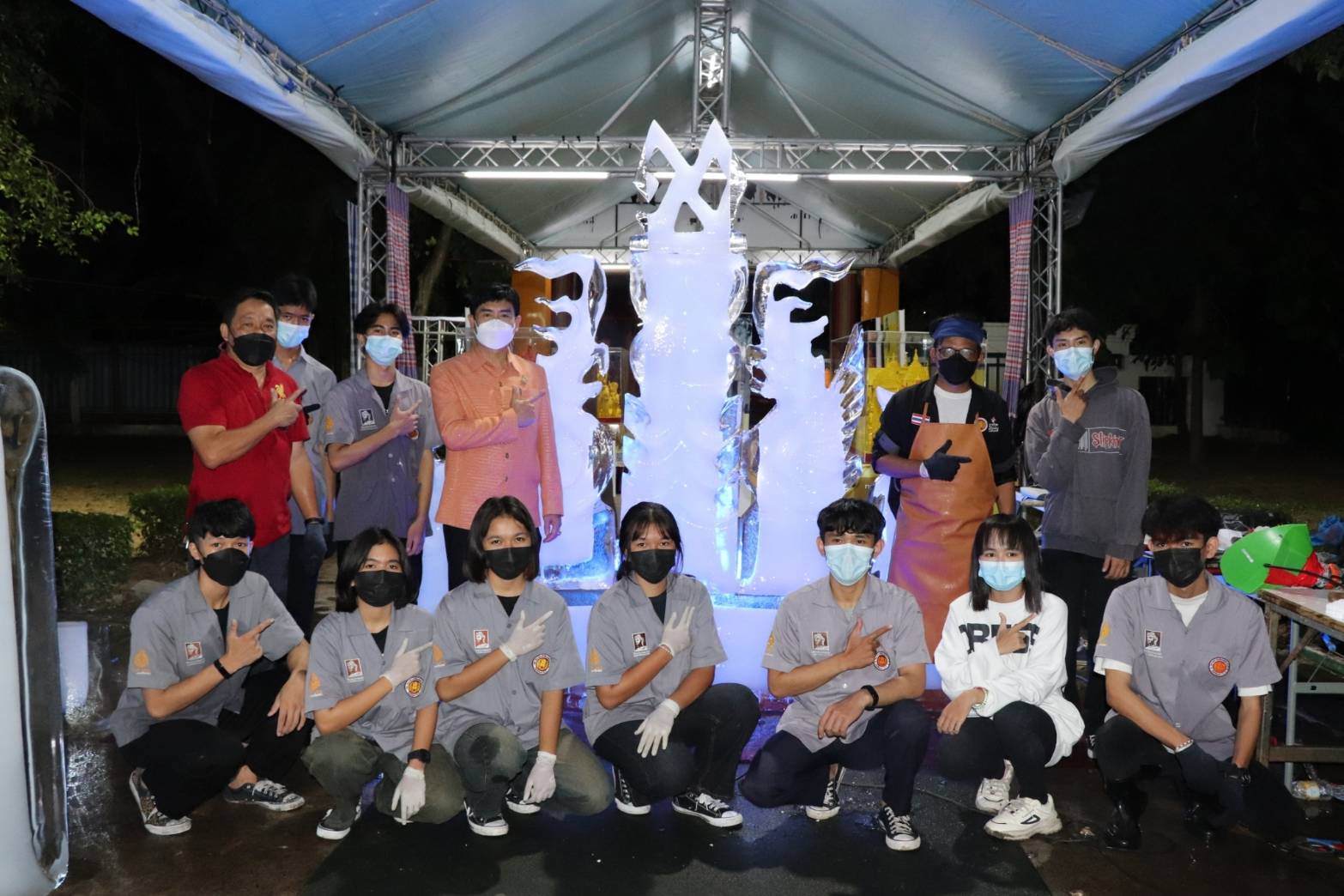 แชมป์โลกแกะสลักหิมะ 5 ปีซ้อน อาชีวะอุบลฯ    ร่วมโชว์ผลงานเทศกาลเทียนพรรษาเมืองดอกบัว