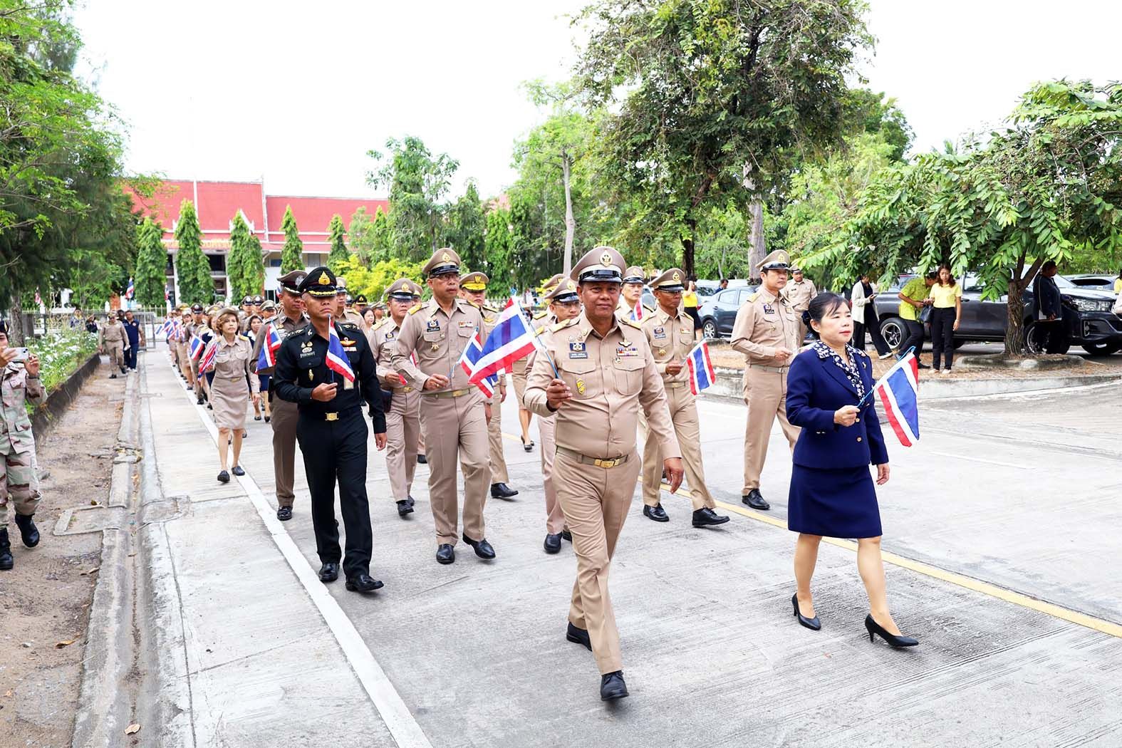  ผู้ว่าฯประจวบฯ นำทุกภาคส่วนร่วมรำลึก 108 ปี วันพระราชทานธงชาติไทย