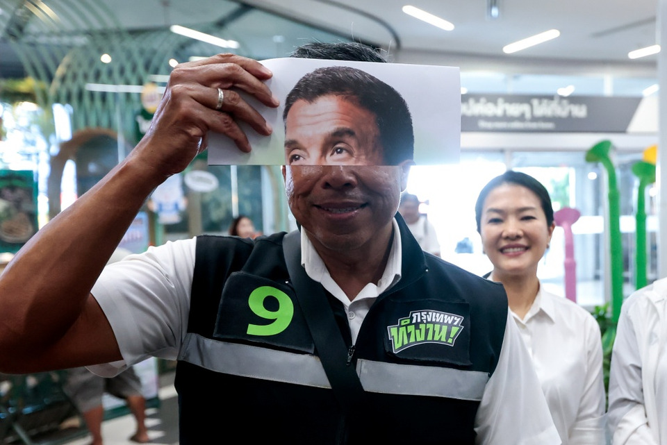 ชัชชาติลงพื้นที่ลาดกระบัง ลุยแก้ปัญหาน้ำท่วม-จราจร เมิน IO ปลุกปั่น แนะ สก. ต้องทำงานหนัก ฟังเสียงประชาชน