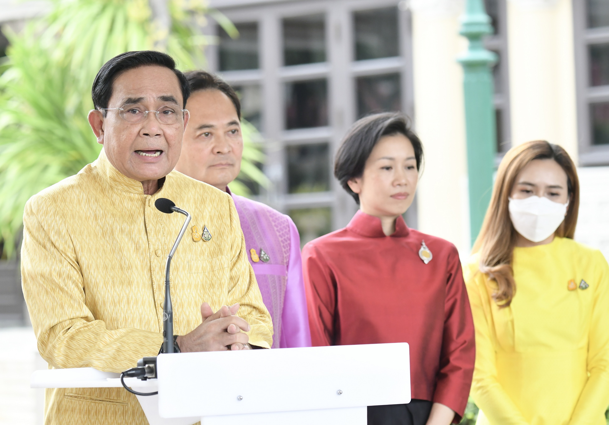 "บิ๊กตู่" ยินดี "ประวิตร" นั่งส.ส.ป้ายแดง บอกอยู่กันให้ครบแล้วกัน ไม่ได้ข่าว "บิ๊กป้อม" นั่งนายกฯ เมิน "พิธา" เดินสายพบประชาชน