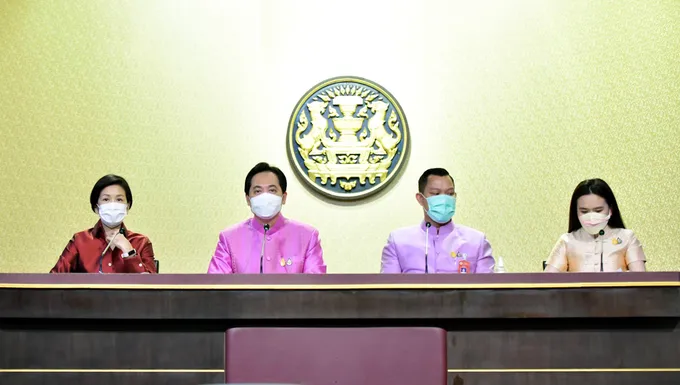 “อนุชา” ควง “ธนกร” โฆษกรัฐบาลคนใหม่ร่วมแถลงข่าว พร้อมขอบคุณนายกฯ ให้โอกาสทำหน้าที่ 