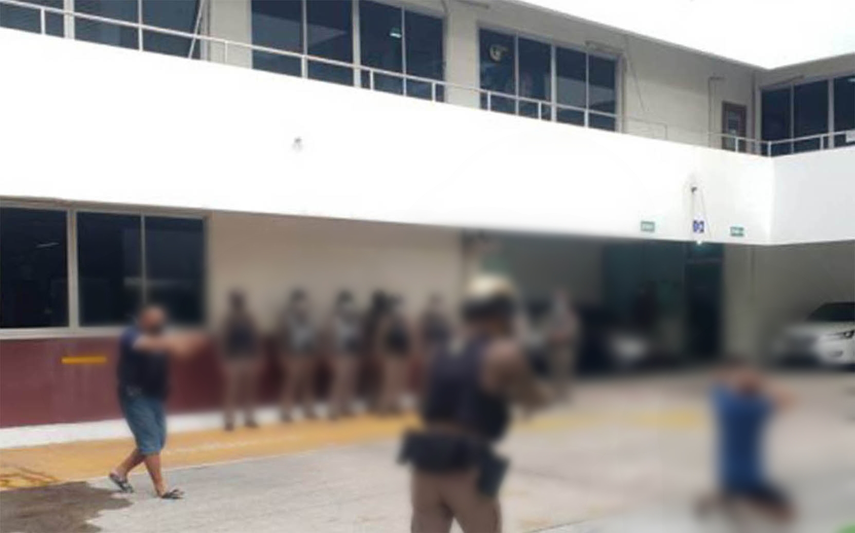 ตร.มหาชัย "ติวเข้มเสริมทักษะยุทธวิธีระงับเหตุเข้าจับโจร หลักสูตร SOP”