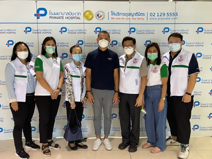 มูลนิธิการแพทย์สยามบรมราชกุมารี มอบวัคซีนป้องกันไวรัสโควิด-19 เข็มกระตุ้นฉีดให้ผู้สื่อข่าว