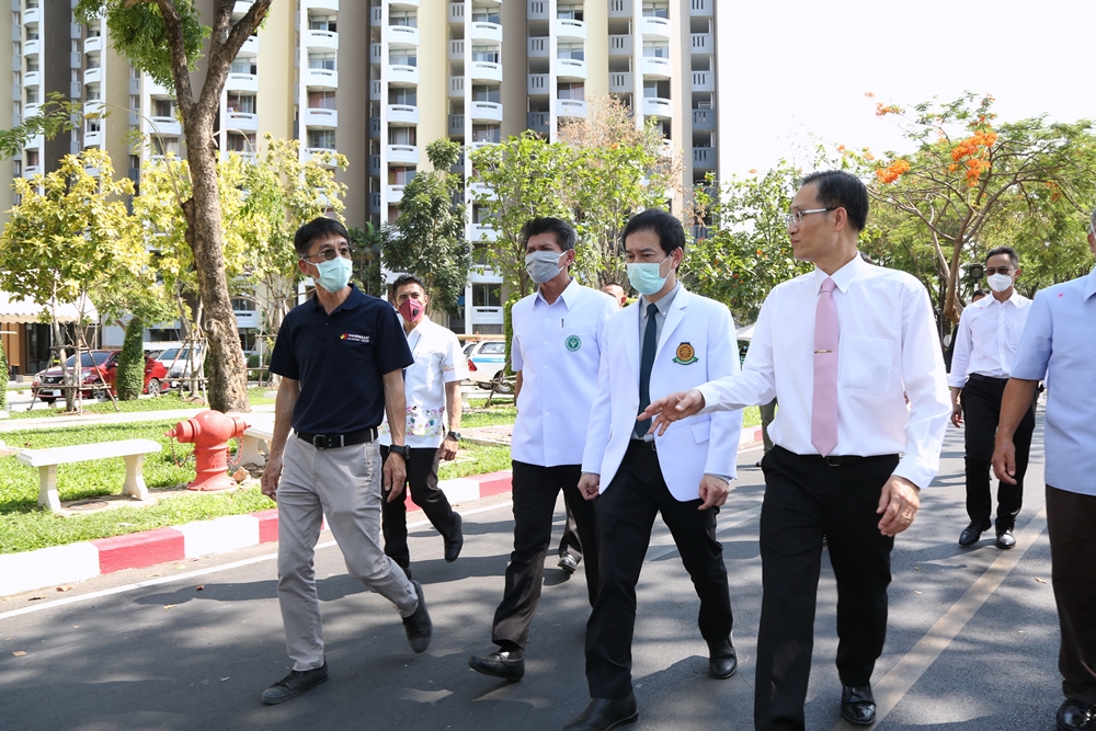 "สาธิต" เยี่ยมโรงพยาบาลสนาม ม.ธรรมศาสตร์ เตรียมรับมือโควิด-19