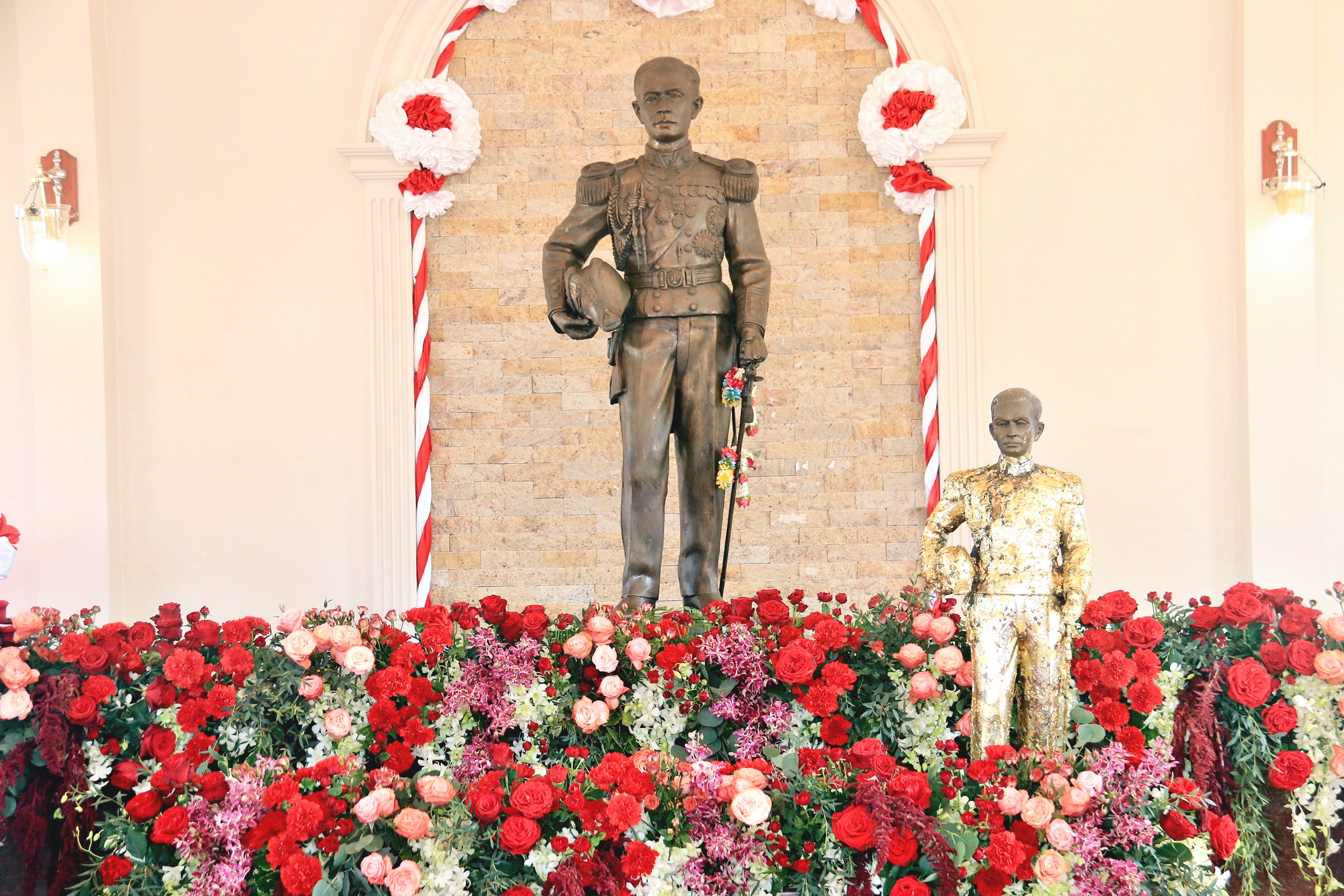 บรรจุพระอัฐิ "เสด็จเตี่ย" องค์บิดาทหารเรือไทยพร้อมให้ ปชช.สักการะ 