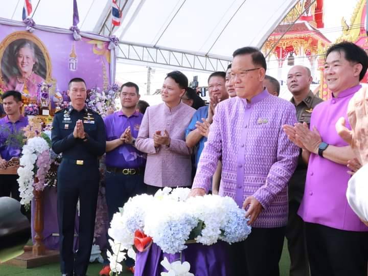 อดีตรมช.สาธารณสุขเปิดงานประเพณีแข่งขันเรือยาวชิงถ้วยพระราชทานสมเด็จพระกนิษฐาธิราชเจ้าฯ
