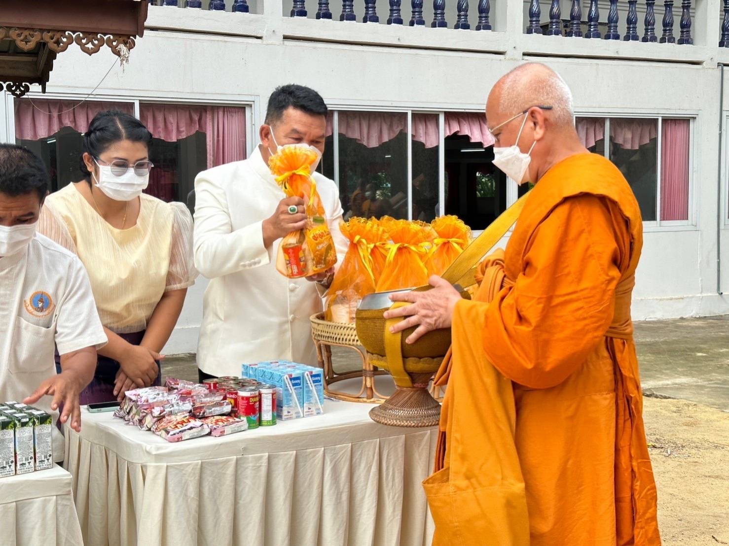 อำเภอพัฒนานิคมร่วมกับคณะสงฆ์ประกอบพิธีเนื่องในโอกาสพระสังฆราชพระชนมายุครบ 8 รอบ 96 พรรษา
