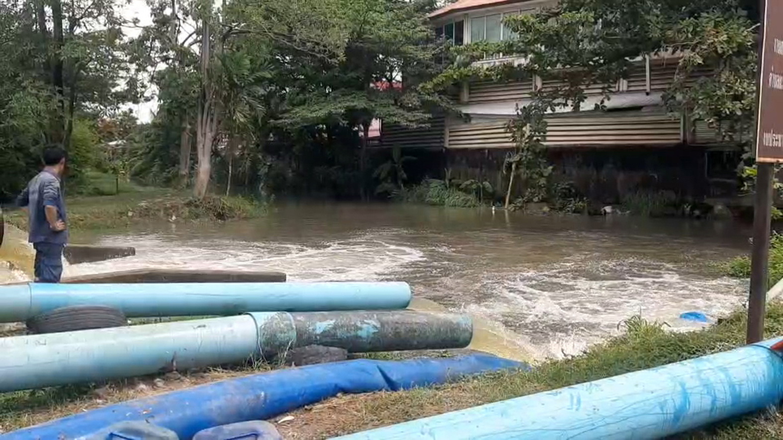 สมุทรปราการเร่งสูบน้ำท่วม นิคมฯ เขตส่งออก 