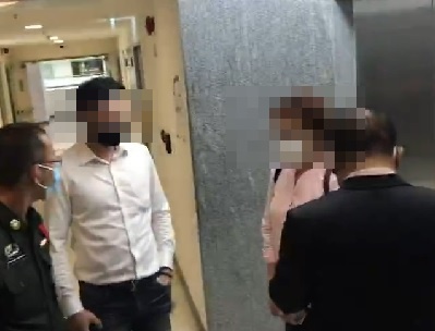 สองแม่-ลูกพร้อมทนายแม่ข่ายในกลุ่ม "ดีเจแมน-ใบเตย"เข้ารับทราบข้อกล่าวหา คดี forex-3d