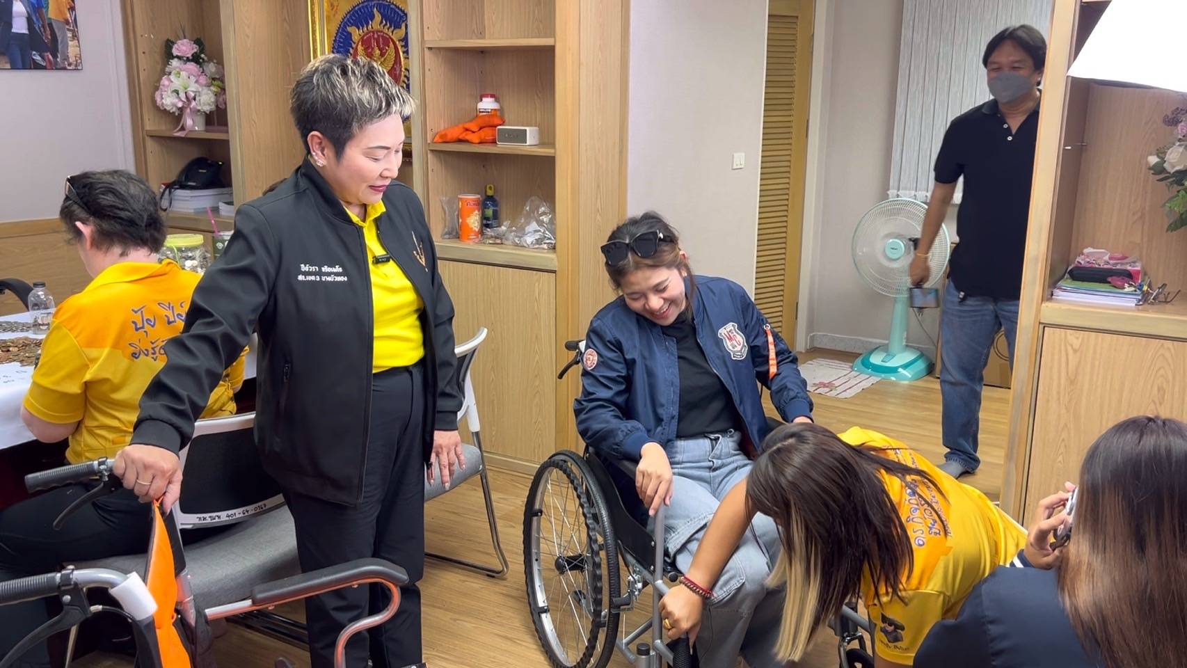เทศบาลเมืองบางรักพัฒนาไอเดียเก๋รับบริจาคเหรียญสลึง และเหรียญ50 สตางค์กับโครงการ “ขอเหรียญทอง แลกความสุข” 