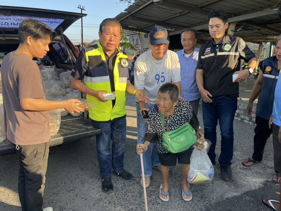“ครัวบุญญามณี” ปฏิบัติการโรงครัวต่อเนื่อง 8 วัน มอบอาหารช่วยเหลือผู้ประสบอุทกภัยแล้วกว่า 314,550 ชิ้น