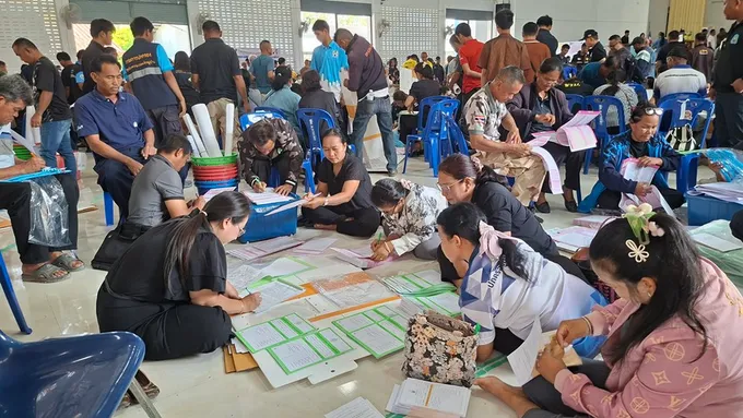  ชายแดนสุรินทร์คึกคัก รับหีบเลือกตั้ง กกต.เขต 8 ย้ำหากเกิดเหตุฉุกเฉินสั่งงดลงคะแนนทันที ชวนประชาชนออกมาใช้สิทธิ