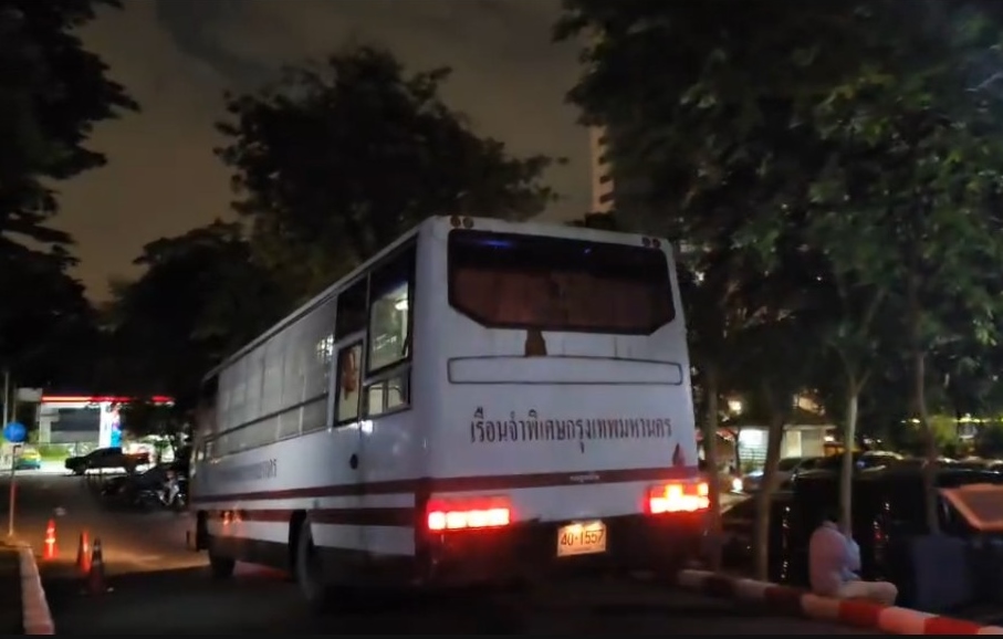 ศาลไม่ให้ประกันตัว กลุ่มผู้ต้องหาคดี "ดิไอคอนกรุ๊ป" พร้อมนำทั้ง 17 คน ส่งเข้าเรือนจำ