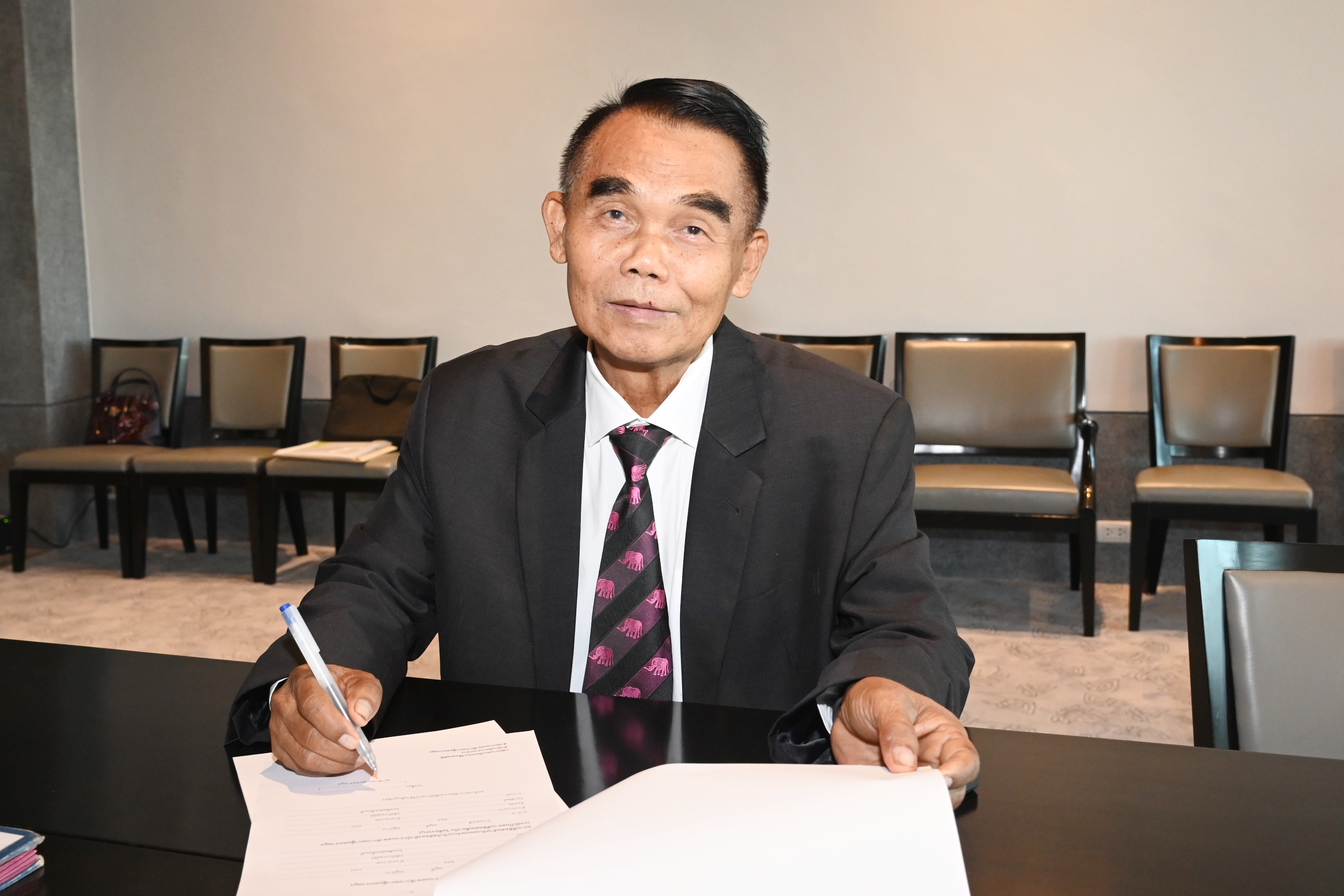 "ขจิตร ชัยนิคม" รายงานตัวเป็นสส.บัญชีรายชื่อ พท. แทน "พล.อ.พิศาล" แล้ว