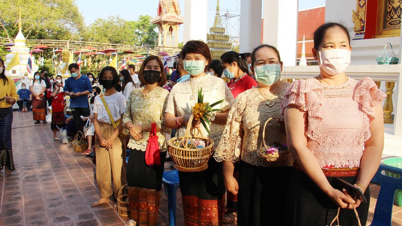 ราชบุรีจัดพิธีทำบุญตักบาตรข้าวต้มมัดประเพณีไท - ยวน เนื่องในวันมาฆบูชา 