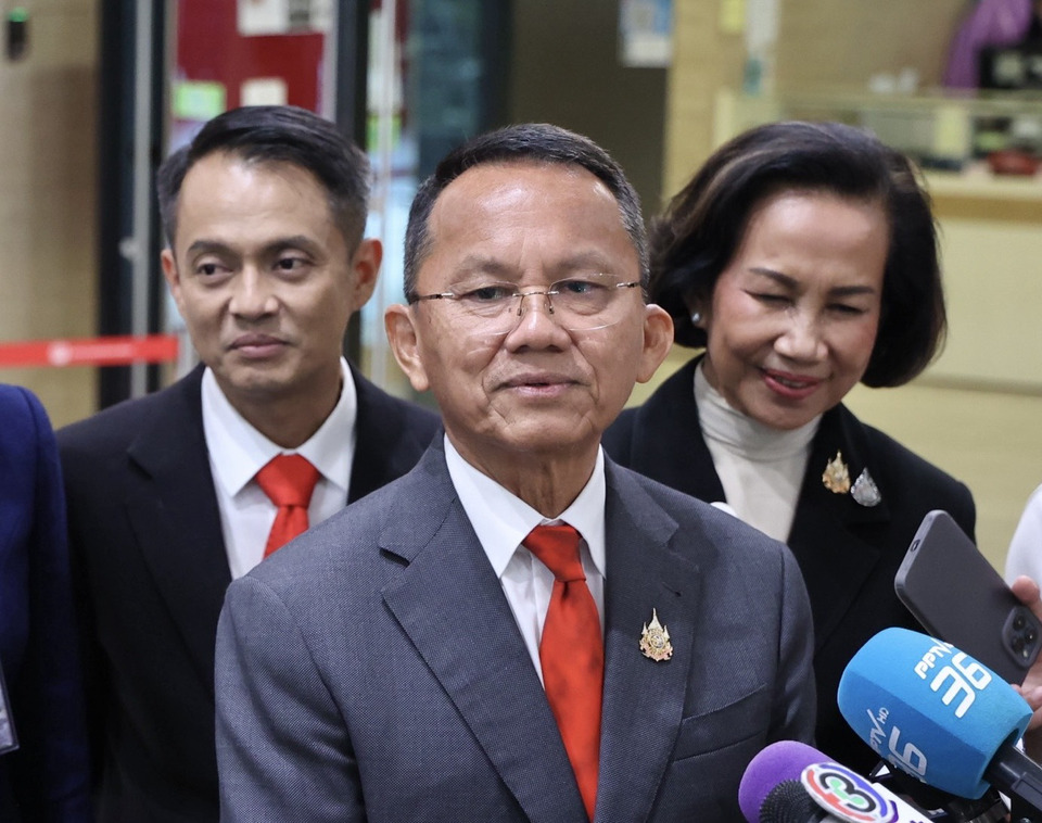 สยบข่าวลือ! “สมศักดิ์” ยิ้มยืนยันไม่ทิ้ง “เพื่อไทย” แม้คนใกล้ชิด “ธนกฤต” ซบ “กล้าธรรม” ชี้เรื่องธรรมดา ปชต.