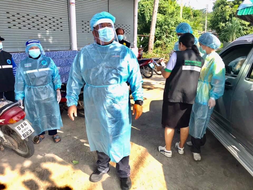 อดีตกำนันแหนบทองคำอ่างทอง นำทีมสาธารณสุขป้องกันกันเชิงรุก  รับตัวคนเสี่ยงสูงเข้ากักตัว