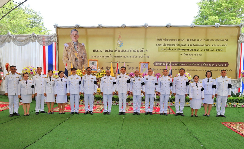 ร้อยเอ็ดเจริญพระพุทธมนต์ถวายพระราชกุศล เนื่องในวันเฉลิมพระชนมพรรษา "พระบรมราชินี"
