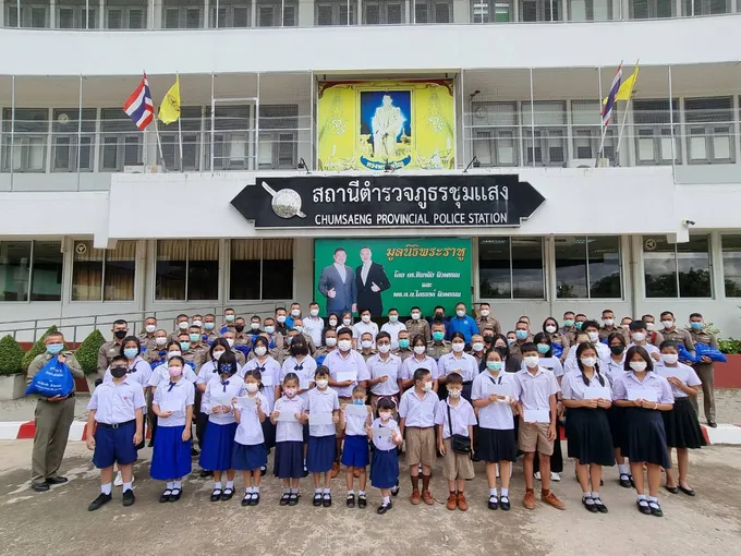 "มูลนิธิพระราหู"โดย ดร.หิมาลัย  มอบทุนการศึกษาบุตรธิดาตำรวจและถุงยังชีพ 