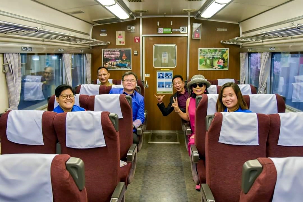 รถไฟญี่ปุ่น KIHA 183 กรุงเทพ-แปดริ้ว ทริป อิ่มบุญ อิ่มอร่อย ช้อปคุ้ม โดยมูลนิธิแปดริ้ว