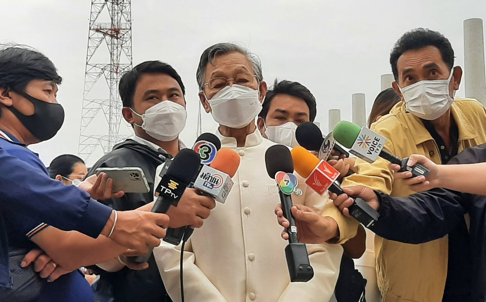 "ชวน" นัดหารือวิป 3 ฝ่ายเคาะศึกซักฟอก-สาง กม.พร้อมขอเพิ่มประชุมวันศุกร์