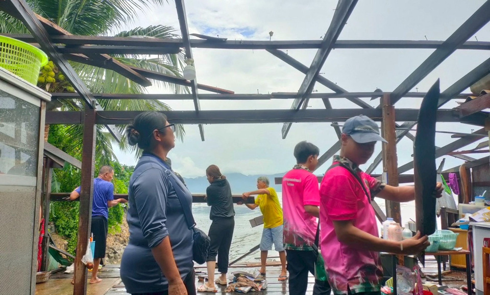 เร่งช่วยด่วน! เทศบาลแหลมงอบลงพื้นที่ดูแลผู้สูงอายุ-สำรวจบ้านเสียหายจากพายุ