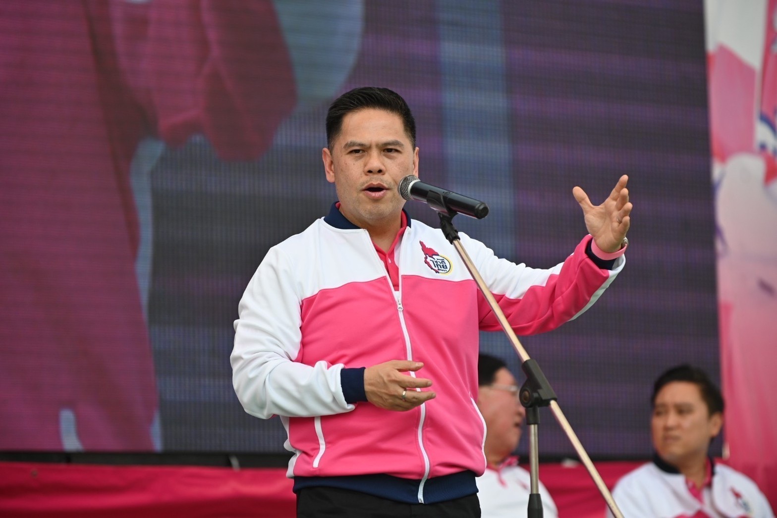 "ลูกพ่อบรรหาร" ขอพิสูจน์รักชาว อ.หนองหญ้าไซ ชูโยบายด้านการเกษตร อ้อนลงคะแนนให้นั่งนายกฯ คนที่ 30
