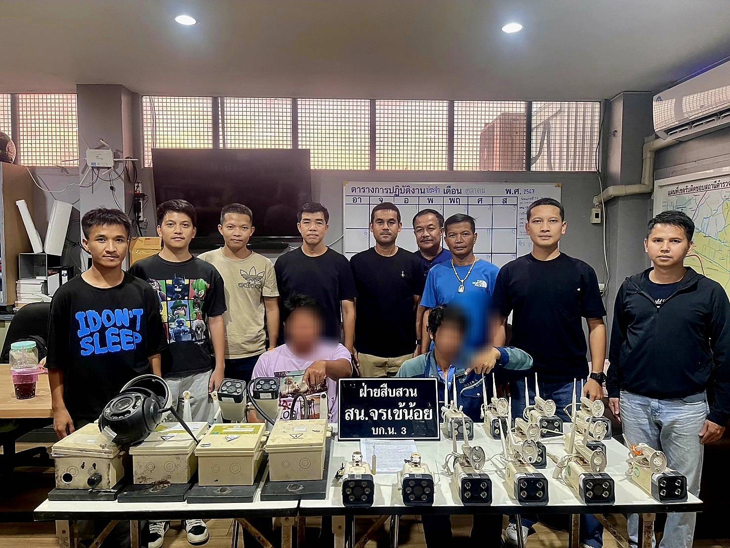 จับ 2 หนุ่มช่างไฟแสบลักกล้องวงจรปิดสำนักงานตำรวจแห่งชาติเอามาติดไว้ที่บ้านตัวเอง