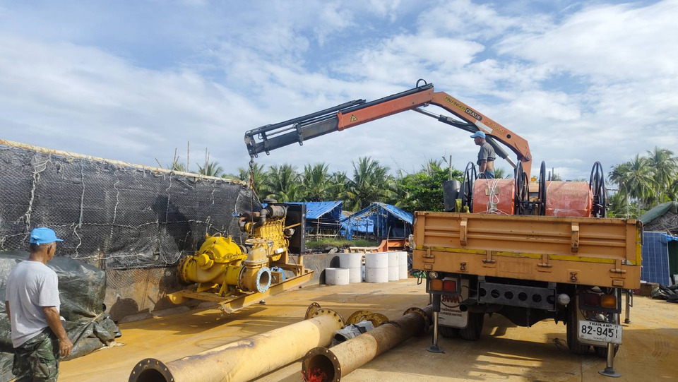 ชลประทานสตูลส่งเครื่องสูบน้ำ 12 นิ้ว ช่วยชาวเลเกาะหลีเป๊ะ บรรเทาน้ำท่วมฉับพลัน 