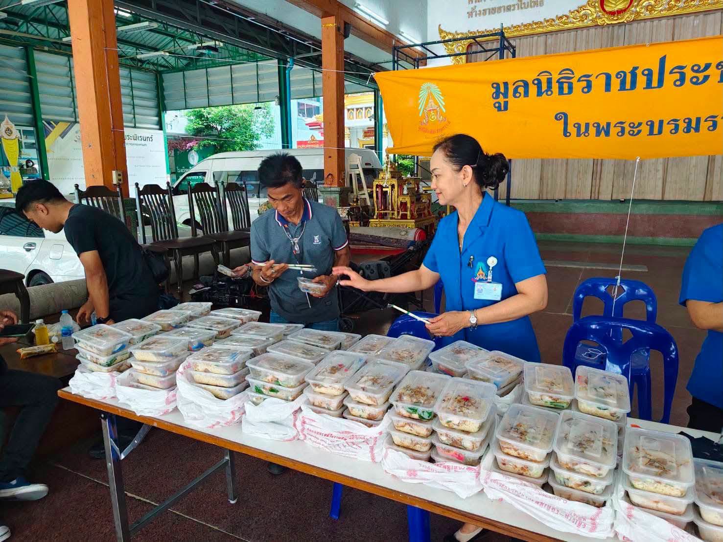 ซาบซึ้งในพระมหากรุณาธิคุณ! “ในหลวง” โปรดเกล้าฯ มูลนิธิราชประชานุเคราะห์ฯ ลงพื้นที่ด่วน ช่วยผู้ประสบภัย-เจ้าหน้าที่อัคคีภัย “คลองถมเซ็นเตอร์”