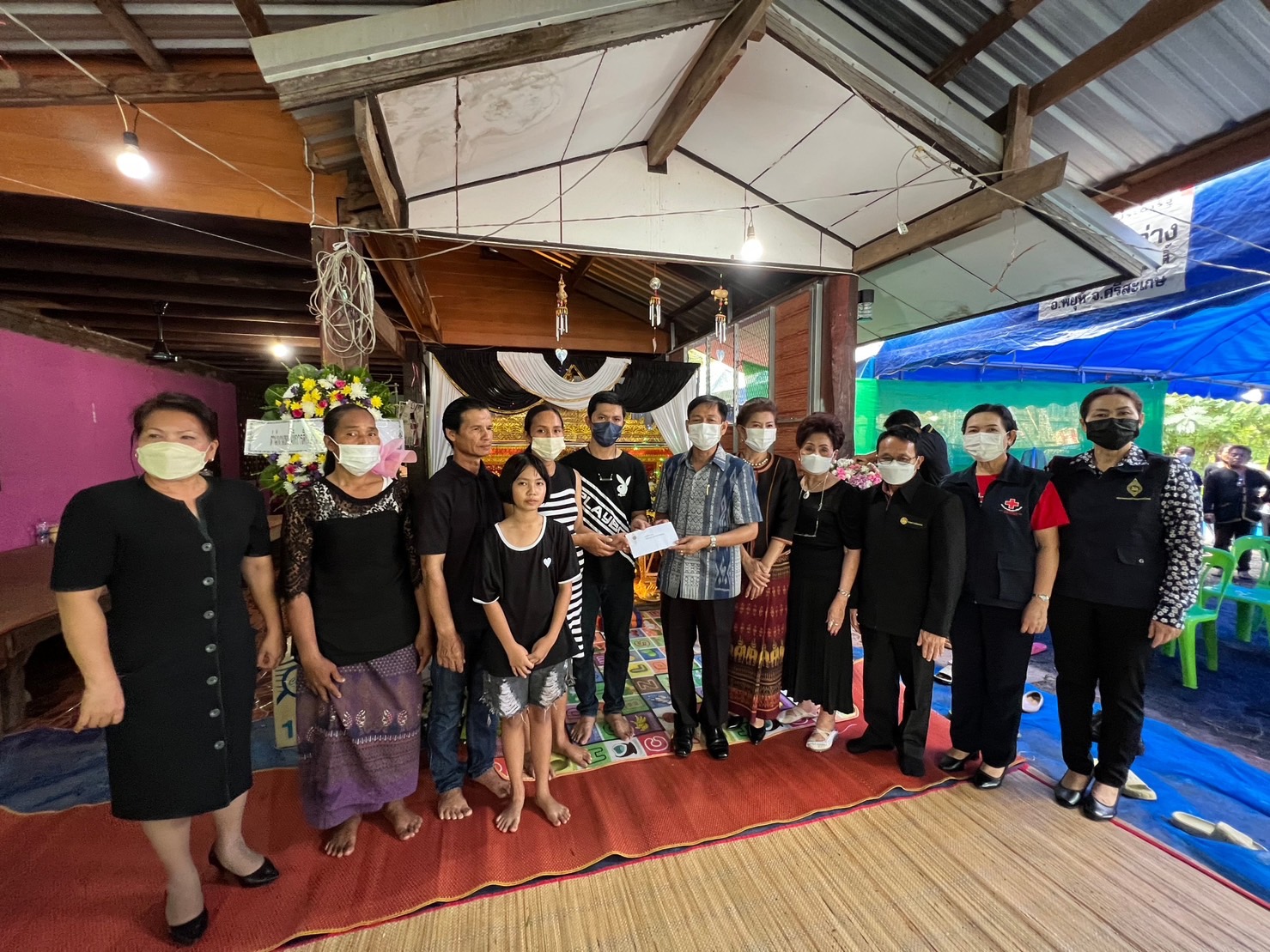 ผวจ.ศรีสะเกษ นำคณะนายกเหล่ากาชาดช่วยเหลือ นักเรียน ม.2 แทงกันตาย