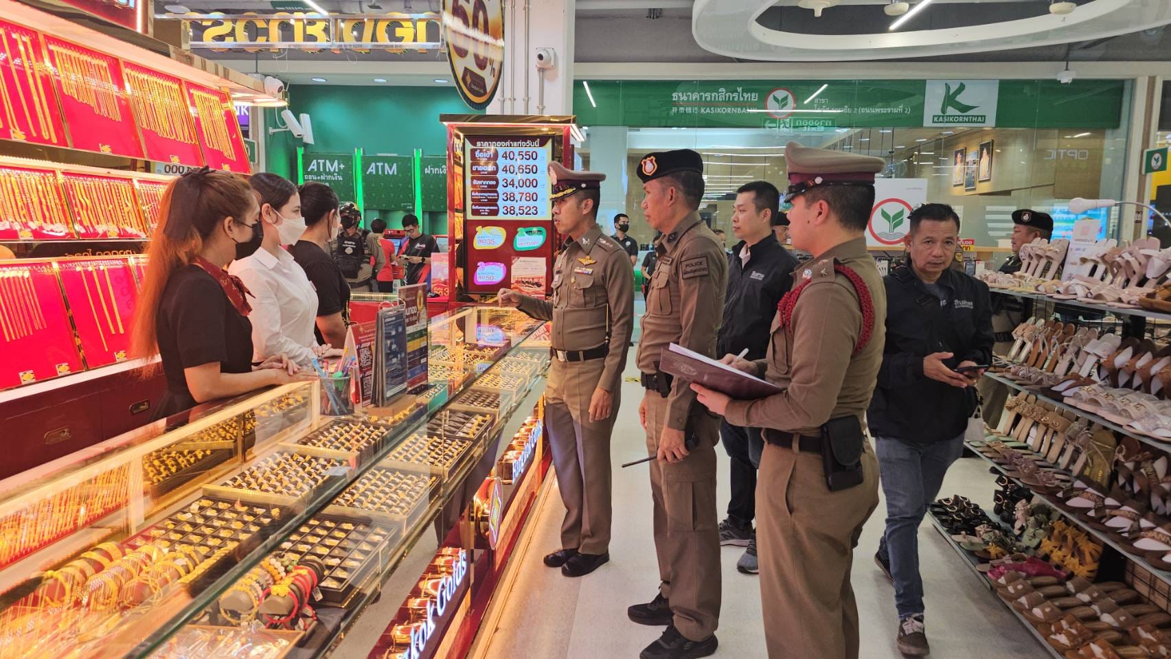 ตร.มหาชัย ออกติวเข้มแผนป้องกันเหตุร้ายชิงทรัพย์ร้านทอง