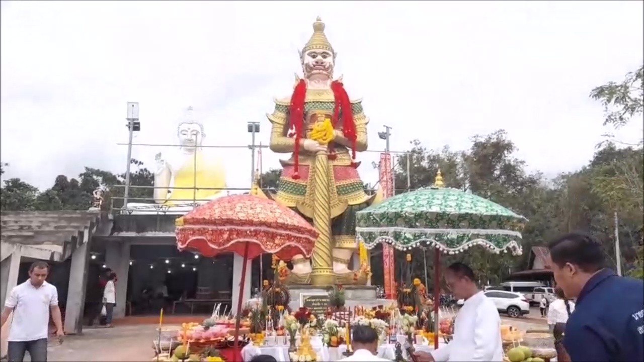 อุดรธานี ฮือฮาชาวบ้านเชียงถูกหวยรวยจนได้ท้าวเวสสุวรรณองค์ใหญ่ถวายไว้ที่วัด