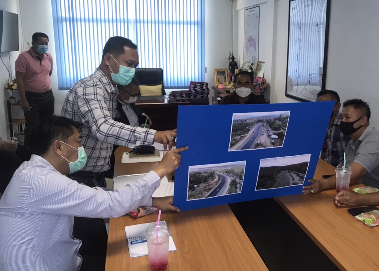 แขวงทางหลวงพิษณุโลกที่ 2 จัดประชุมชี้แจงทำความเข้าใจมาตรการรื้อถอนป้าย-ร้านค้ารุกล้ำเขตทางและโครงการพัฒนาแหล่งท่องเที่ยวแก่งซอง 