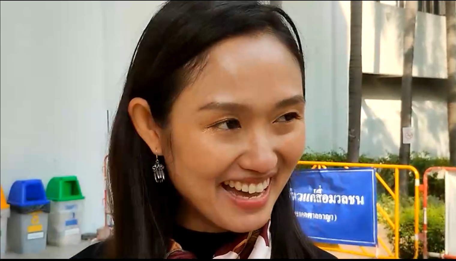 "ลูกเกด" เดินทางมาขอถอดกำไร EM ที่ศาลอาญารัชดาแล้ว ยอมรับพ้นพันธนาการ เพราะตะวัน-แบม อดอาหารประท้วง