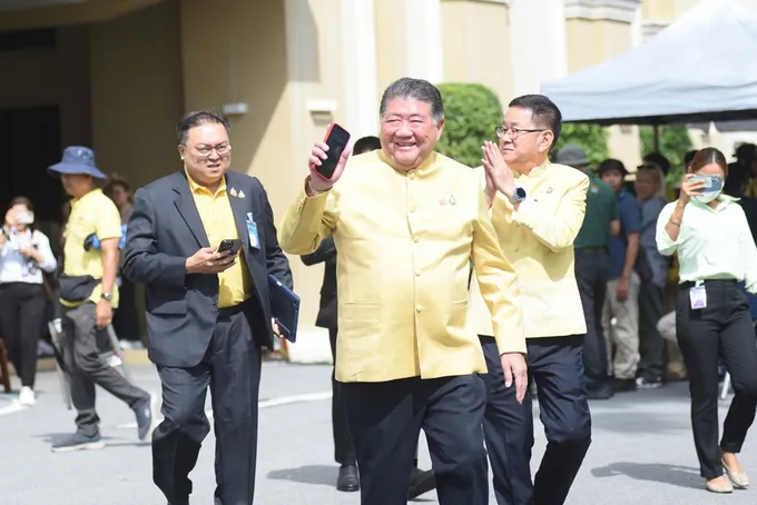 "ภูมิธรรม" ยังไม่เคยคุยเรื่องขับ "เฉลิม" ออกจากเพื่อไทย เชื่อวันเวลาจะช่วยคลี่คลาย ชี้เรื่องปกติ "วัน" ย้ายเข้าพปชร.บ่ายนี้ 