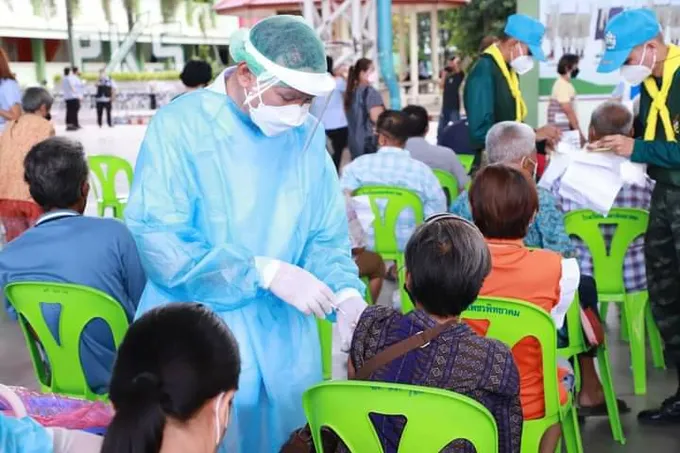 เพชรบูรณ์ฉีดวัคซีนเข็มที่ 2Astrazeneca ให้กับผู้สูงอายุและกลุ่มเสี่ยง 7 โรค กว่า 5,000 คน สร้างภูมิคุ้มกันหมู่