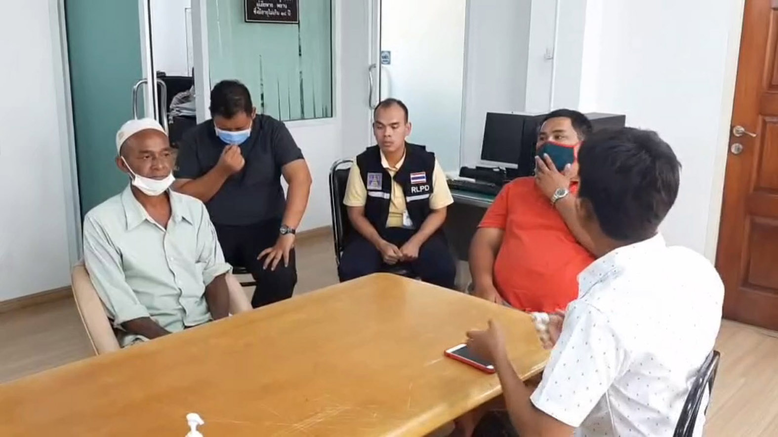ยุติธรรมจังหวัดลงพื้นที่พบผู้บาดเจ็บกรณีถูกวัยรุ่นรุมทำร้ายสาหัสเพื่อหาทางเยี่ยวยา