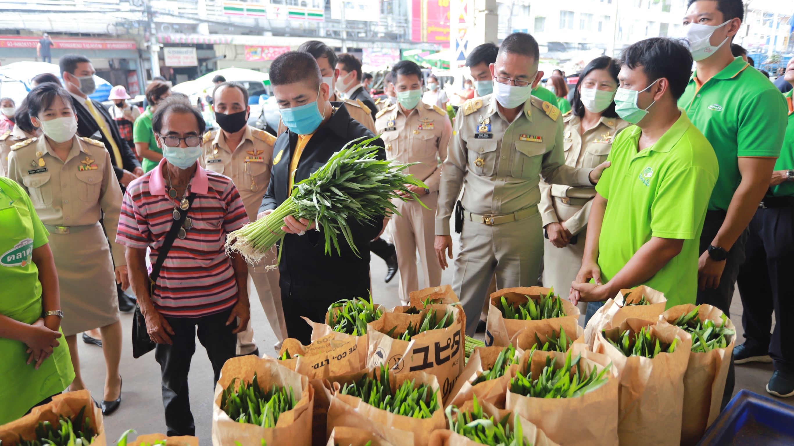 “ธรรมนัส” เยี่ยมชม ตลาดไท ซีเล็ค ส่งเสริมสินค้าเกษตรคุณภาพ ปลอดภัยสู่ผู้บริโภค 