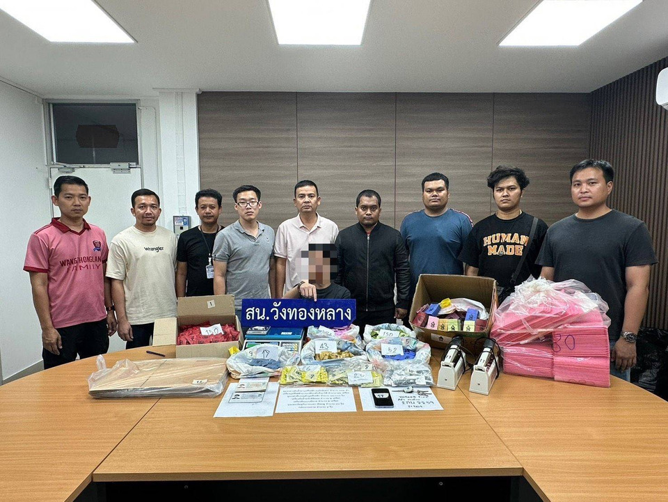 รวบหนุ่มจีนคาลาดพร้าว 80 ลอบขายหัวน้ำยาบุหรี่ไฟฟ้าผสม “เอโทมิเดต” ยึดกว่า 600 ชิ้น
