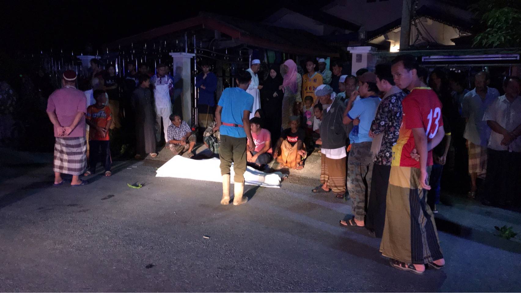 คนร้ายควงอาวุธปืนสงครามกราดยิงโหด'โต๊ะอิหม่าม'อดีตตำรวจที่ยะลาขณะกลับบ้านพักหลังทำการละหมาด