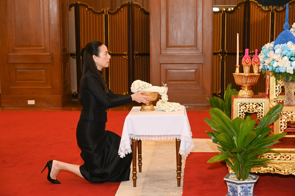 เมืองไทยประกันภัย เข้าถวายสักการะพระบรมศพ-ลงนามถวายความอาลัยเบื้องหน้าพระฉายาลักษณ์ "พระบรมราชชนนีพันปีหลวง"