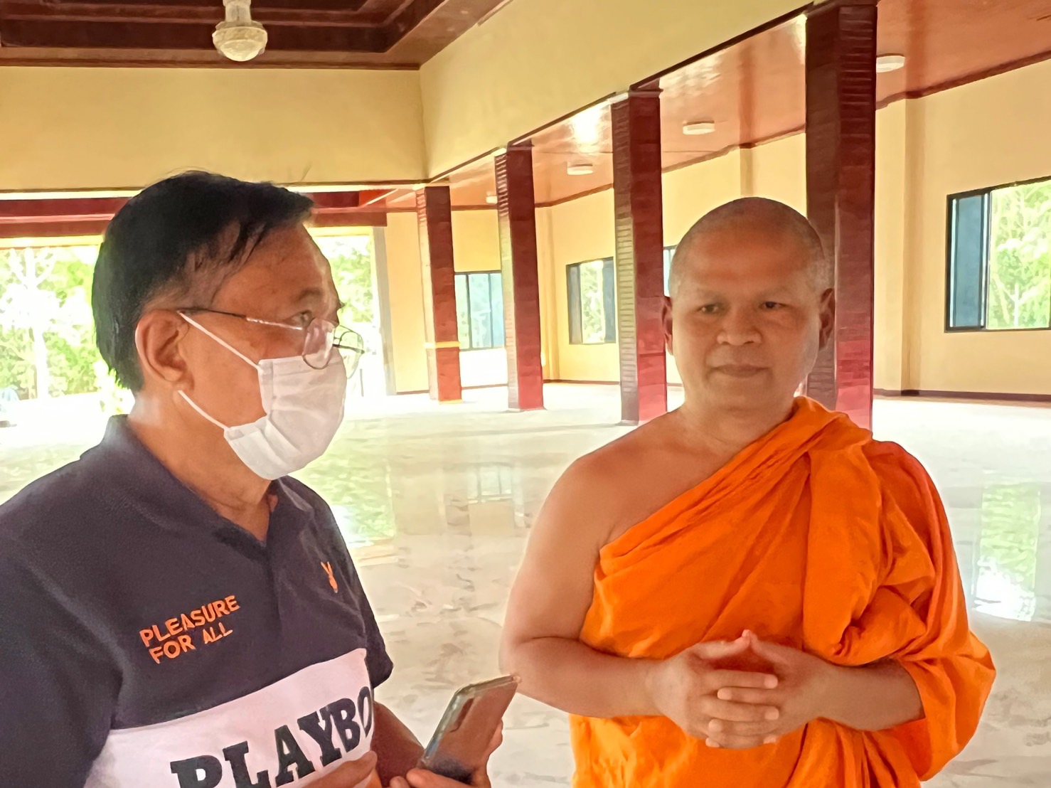 ศรีสะเกษท่องเที่ยวเริ่มคึกคัก แห่ชมความงามของดอกคอสมอสที่วัดป่าพิมลมังคลาราม 