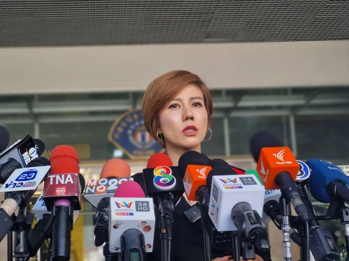 "ต้นอ้อ เป็นหนึ่ง” นำหลักฐานผู้เสียหายดิไอคอนกลุ่มแรกยื่นเพิ่ม แนะผู้เสียหายเชื่อมันตำรวจ ชี้นักร้องทุกคนมีเจตนาดี