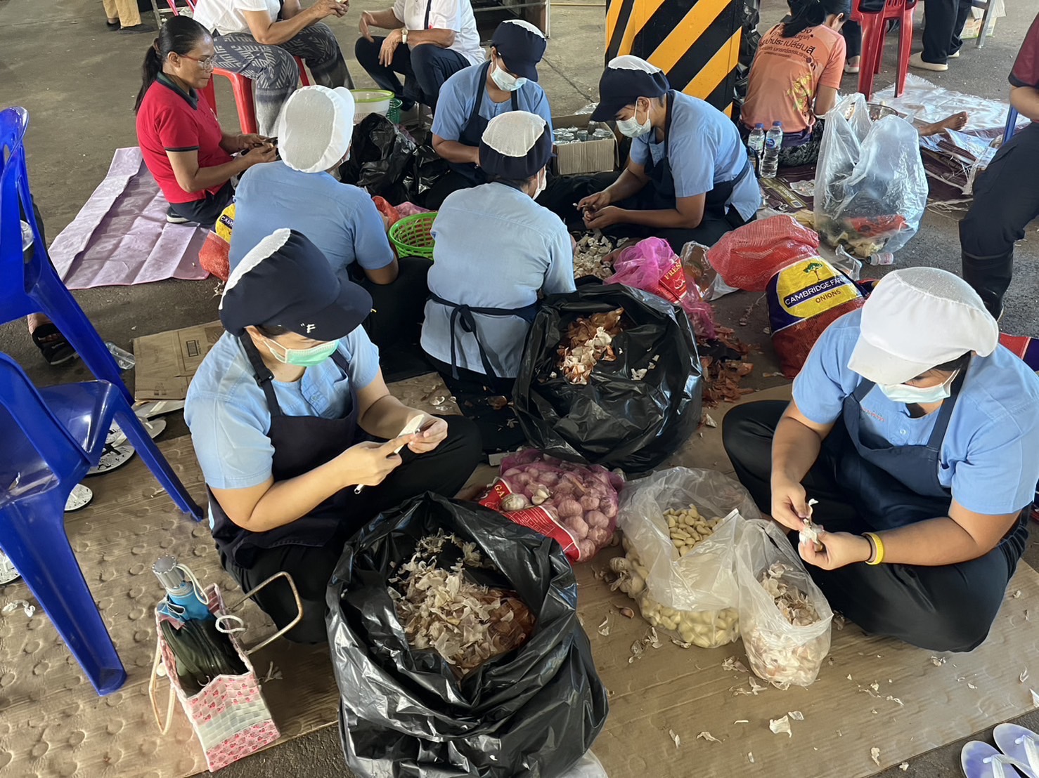 เรือนจำกลางยะลาประกอบอาหารแจกผู้ประสบอุทกภัยในพื้นที่ยะลา